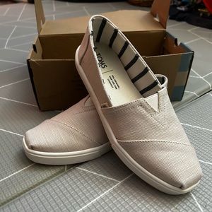 Woman’s 6.5 Toms